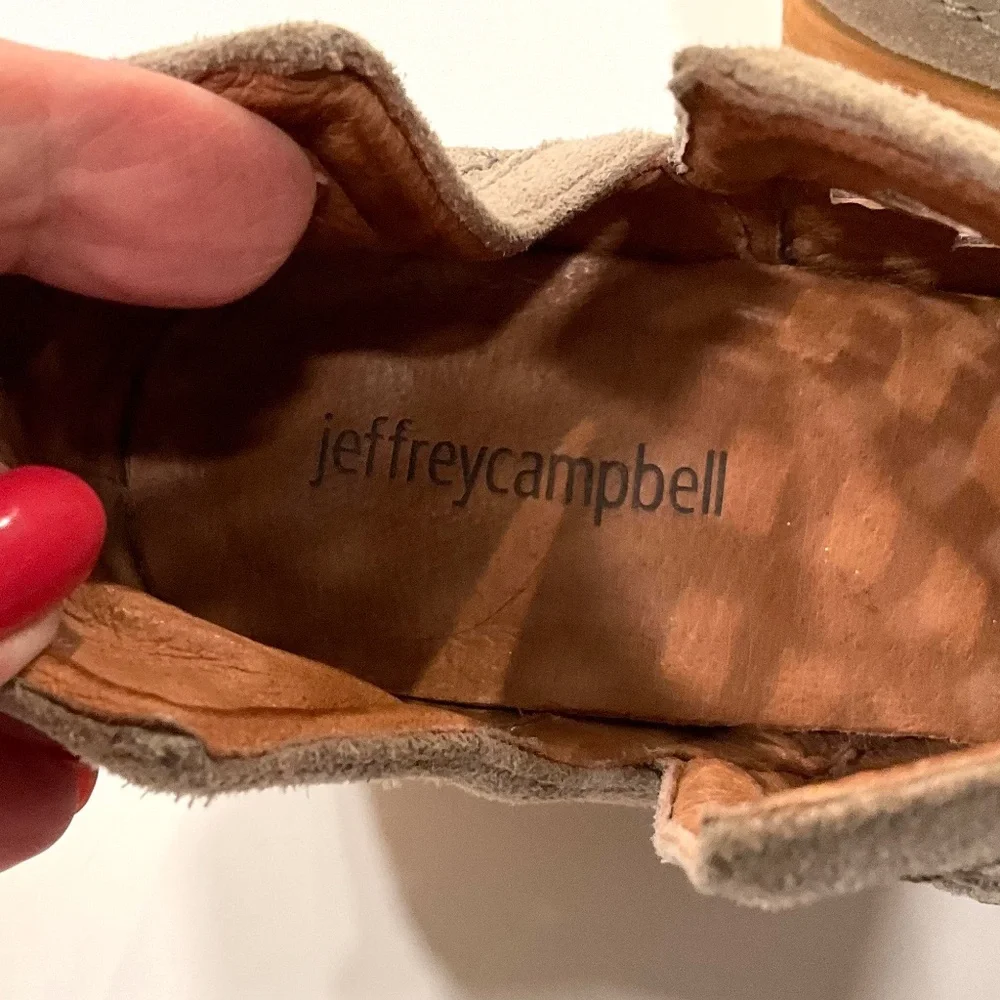 JEFFREY CAMPBELL Taggart Ankle Booties Taupe Suede Size 7.5 Excellent Condition